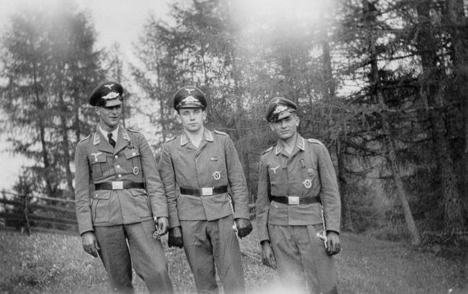 KG2 in centre Karl Rîhmer