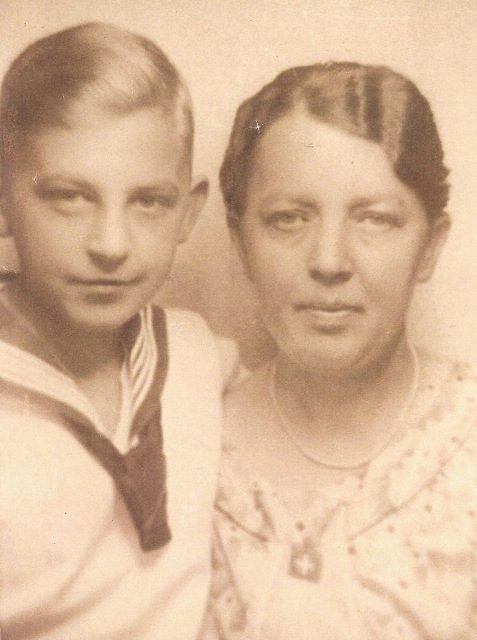 9 Herbert with his mother, Hedwig